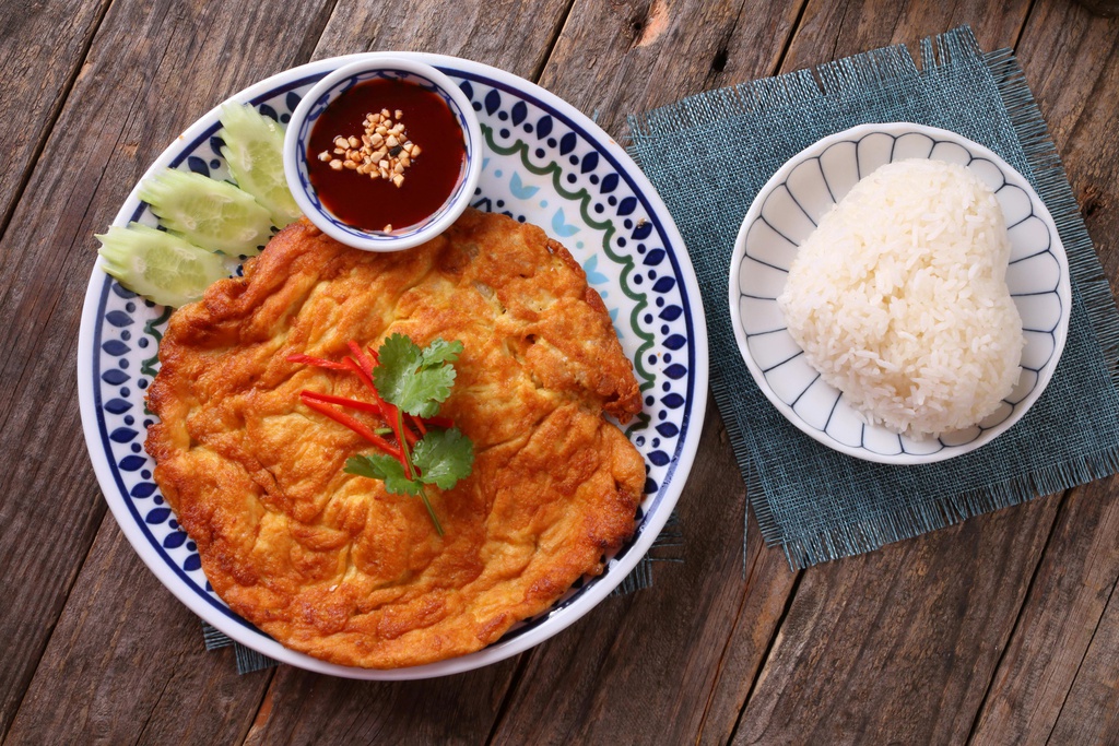 Kai Jeow (Thai Omelette with Rice)